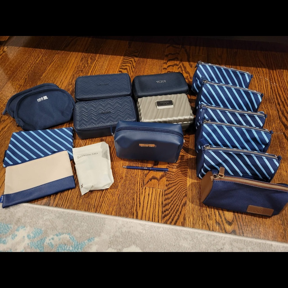 Set of 15 business class amenity kits (empty)
